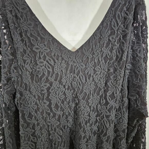 Torrid Black Lace Bell Sleeve Trapeze Dress Size 2 / 2X / 18-20 - Picture 5 of 12